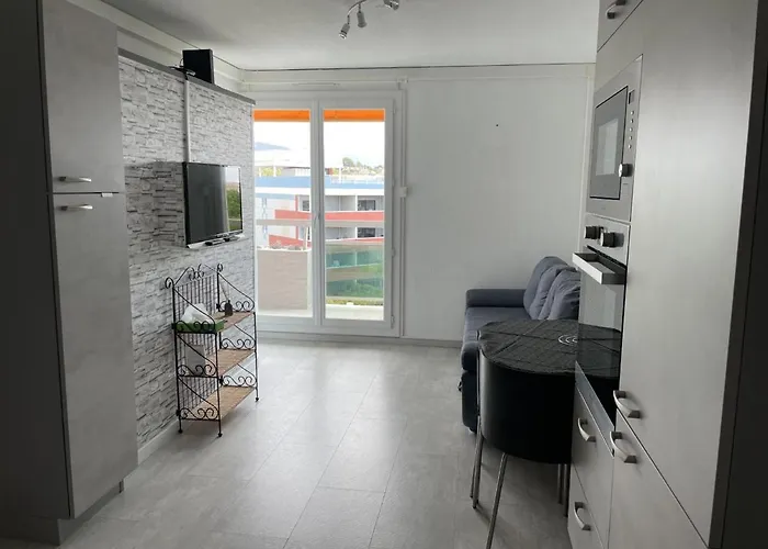 Bormes-Les-Mimosas - Appart 25M2 Avec Balcon - 4P