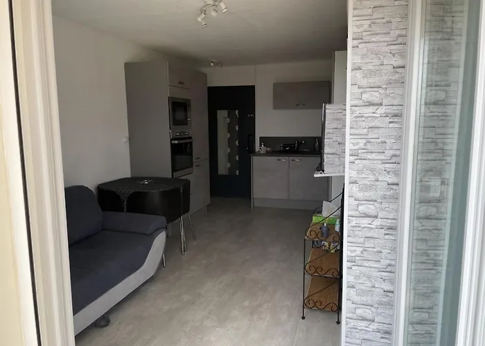 Bormes-Les-Mimosas - Appart 25M2 Avec Balcon - 4P