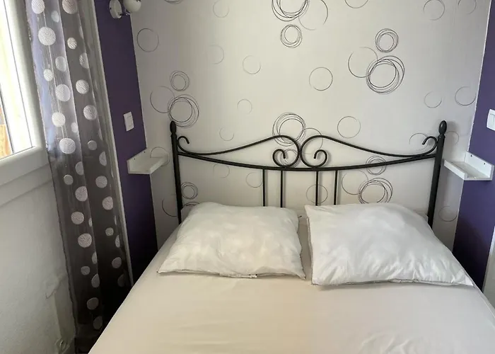 Bormes-Les-Mimosas - Appart 25M2 Avec Balcon - 4P