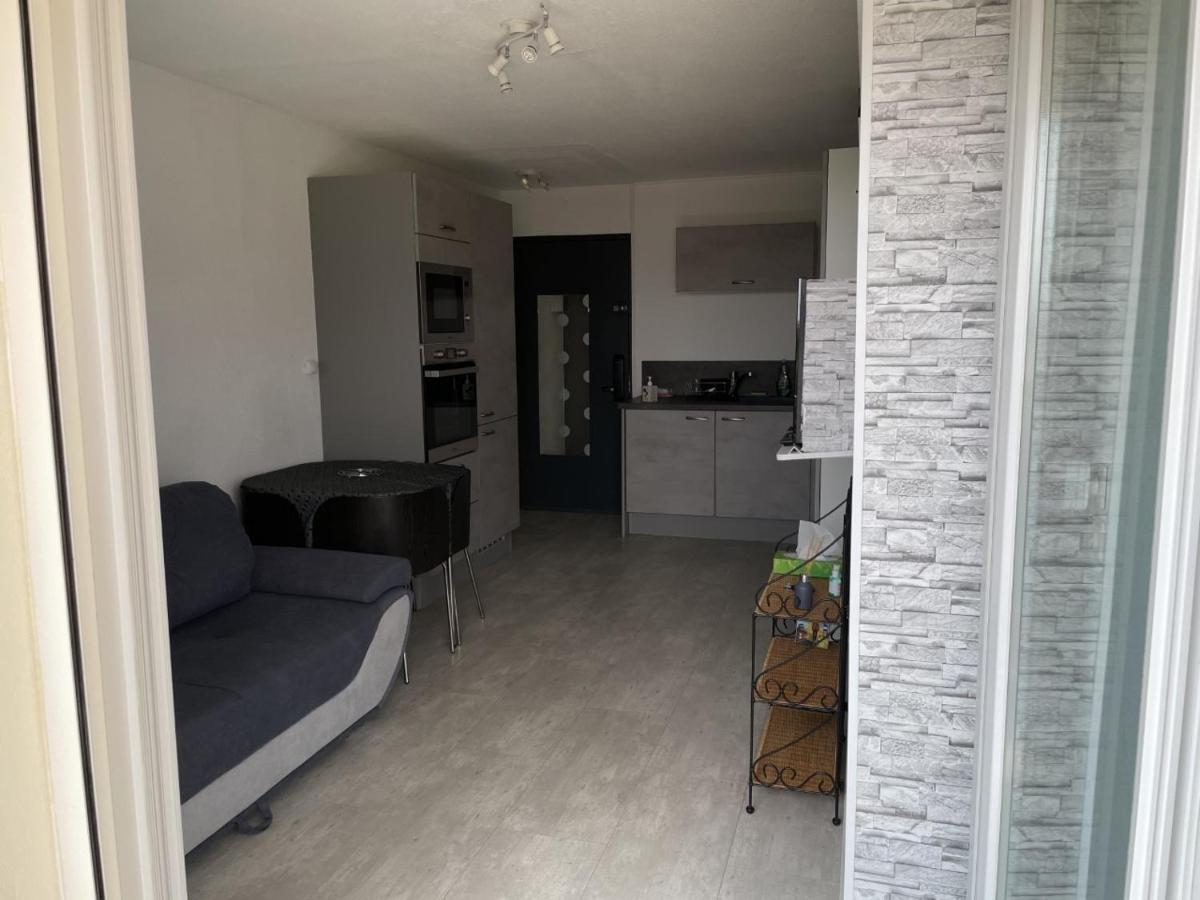 - 25m2 Avec Balcon - 4p Apartment *